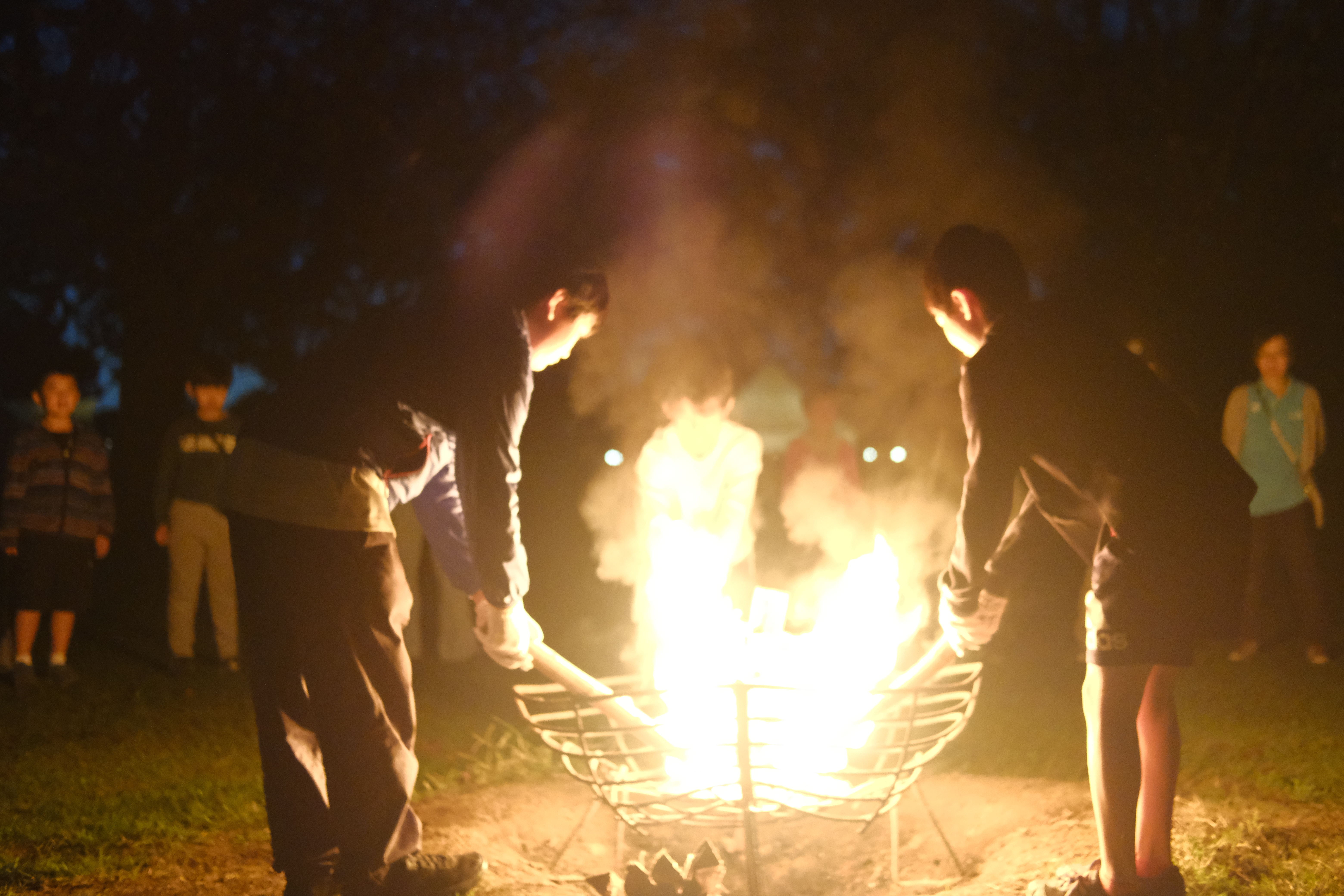 キャンプファイヤーの様子